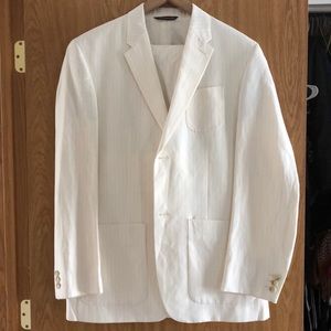 Perry Ellis men’s suit.